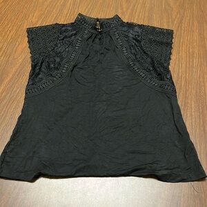 Cable & Gauge lace‎ shoulder shirt, size small